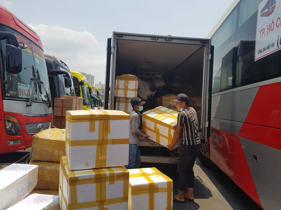 Người dân về quê.jpg