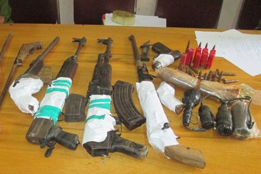 Bắt đối tượng trốn truy nã, thu cả kho vũ khí nóng