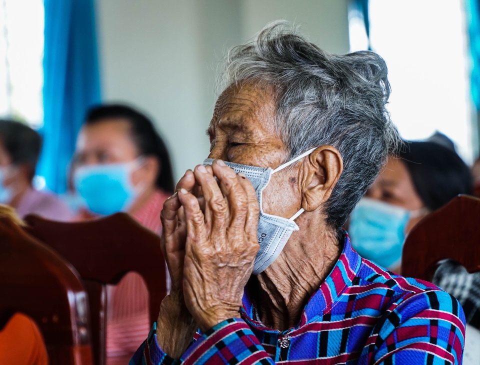 Trao 200 phần quà, xây dựng nhà tình thương cho bà con vùng biên giới - 5