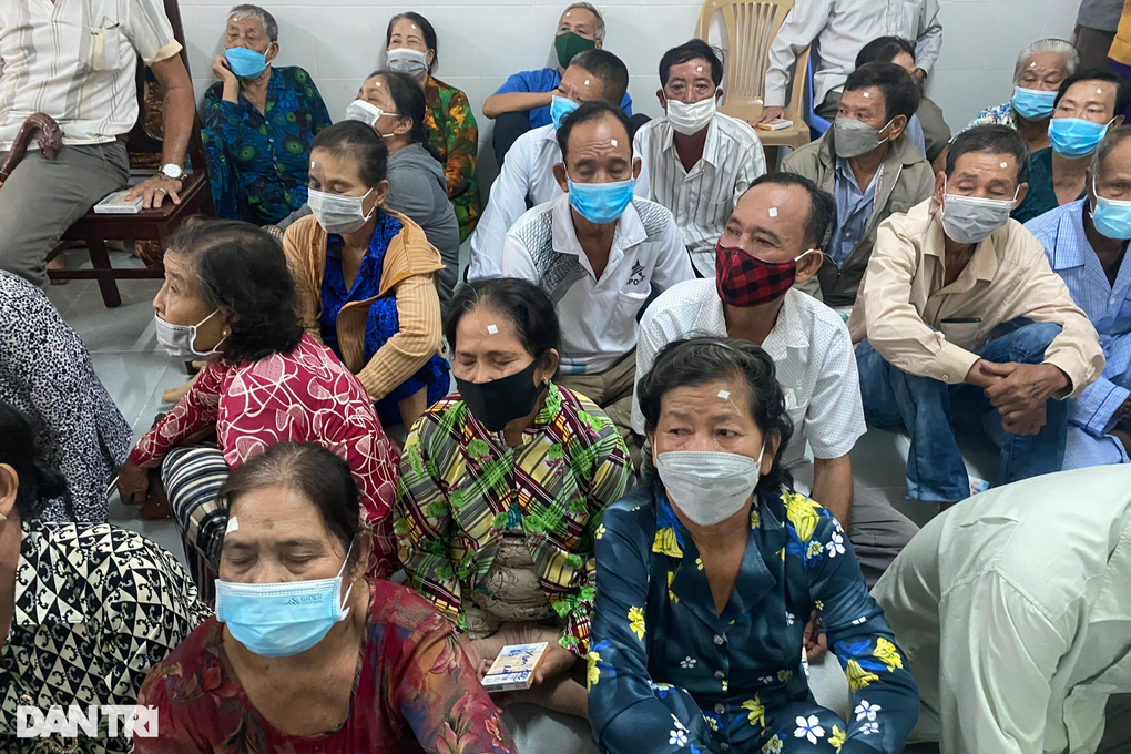 Cả huyện 150.000 người không có máy mổ phaco, dân mong bác sĩ phẫu thuật - 1 Cả huyện 150.000 người không có máy mổ phaco, dân mong bác sĩ phẫu thuật - 1