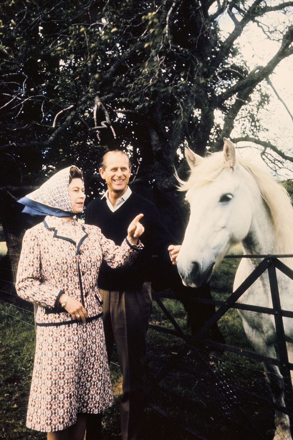 Nữ hoàng Elizabeth II và Hoàng thân Philip: Những khoảnh khắc đẹp nhất - 14 Nữ hoàng Elizabeth II và Hoàng thân Philip: Những khoảnh khắc đẹp nhất - 14