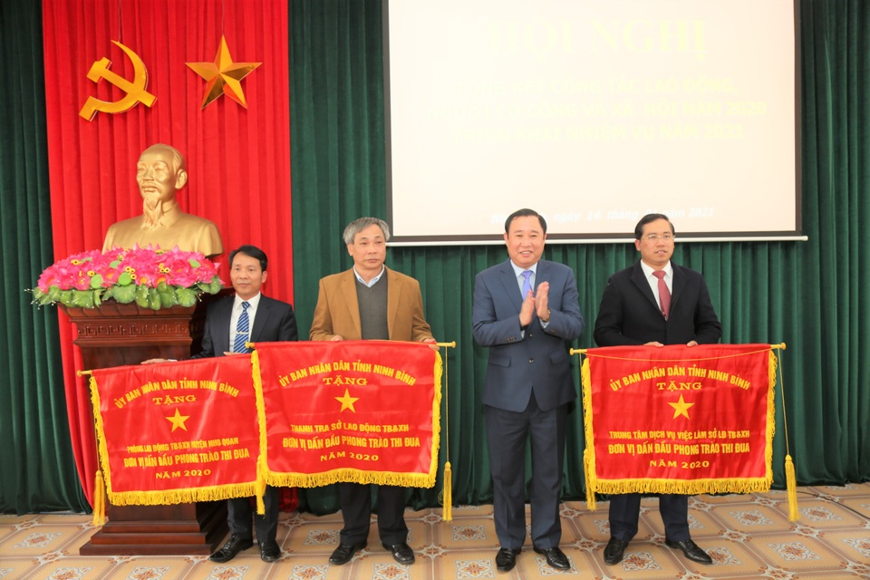 Ninh Bình phấn đấu tạo việc làm mới cho 19.000 lao động năm 2021 - 2 Ninh Bình phấn đấu tạo việc làm mới cho 19.000 lao động năm 2021 - 2
