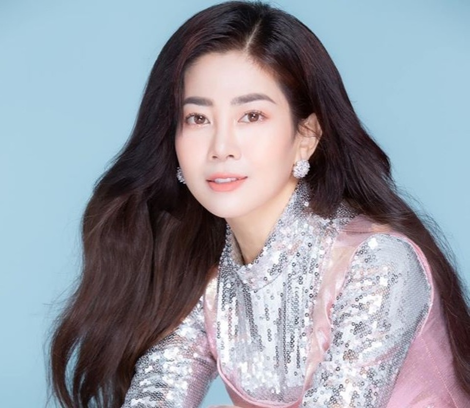 Con gái Mai Phương tự chọn bánh kem cho sinh nhật tưởng nhớ mẹ - 1 Con gái Mai Phương tự chọn bánh kem cho sinh nhật tưởng nhớ mẹ - 1