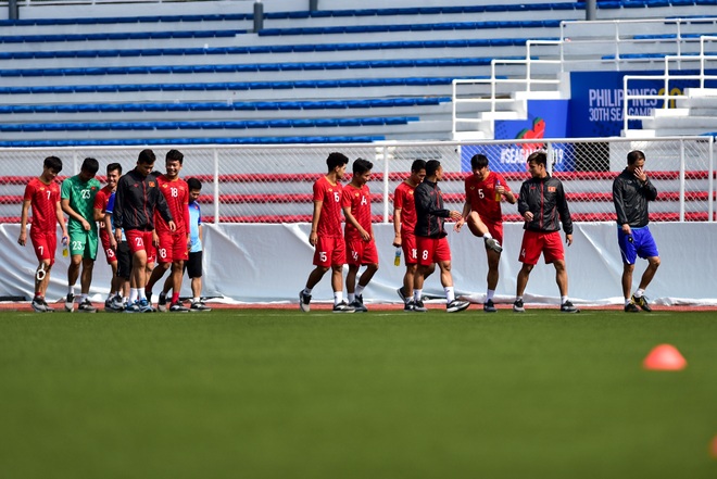 Quang Hải vẫn ra sân tập, HLV Park Hang Seo dặn dò riêng Thanh Thịnh - 15