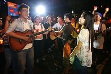 Màn “tỏ tình lần nữa” gây xôn xao