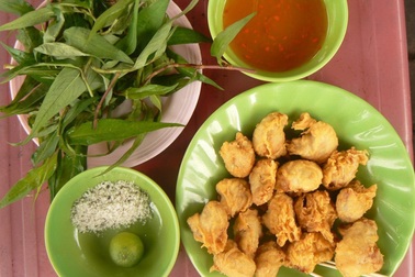 Về Châu Đốc thưởng thức món bao tử cá Ba sa chiên giòn