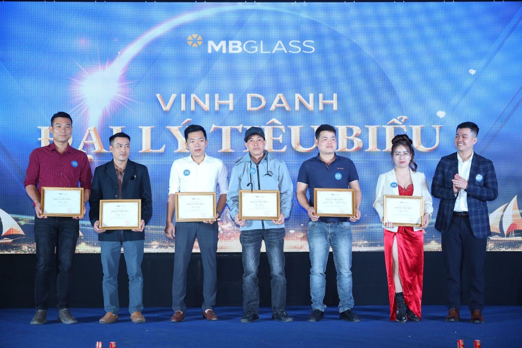 Kính cường lực MB Glass và tầm nhìn mang kính tới mọi nhà - 4 Kính cường lực MB Glass và tầm nhìn mang kính tới mọi nhà - 4