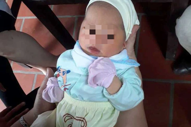 Tìm người thân cho bé trai 1 tháng tuổi bị bỏ rơi tại chùa Bồ