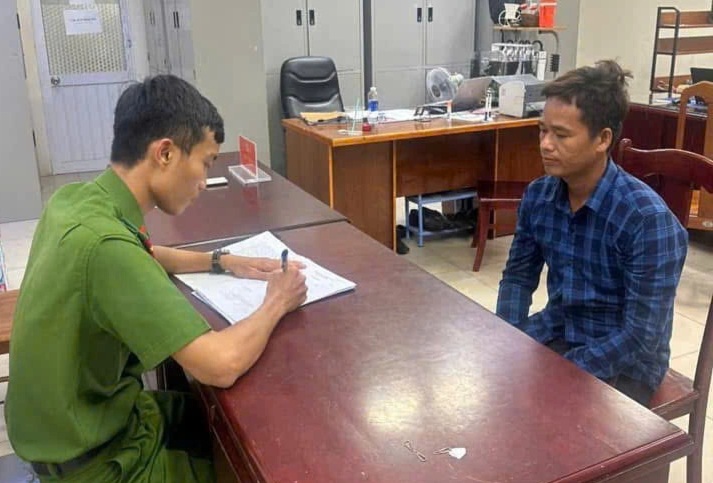 Тимчасово затримали групу водіїв та помічників автобусів, які влаштували бійку та хаос у Хошиміні - 1 Bắt tạm giam nhóm tài xế, phụ xe đánh nhau gây náo loạn ở TPHCM - 1