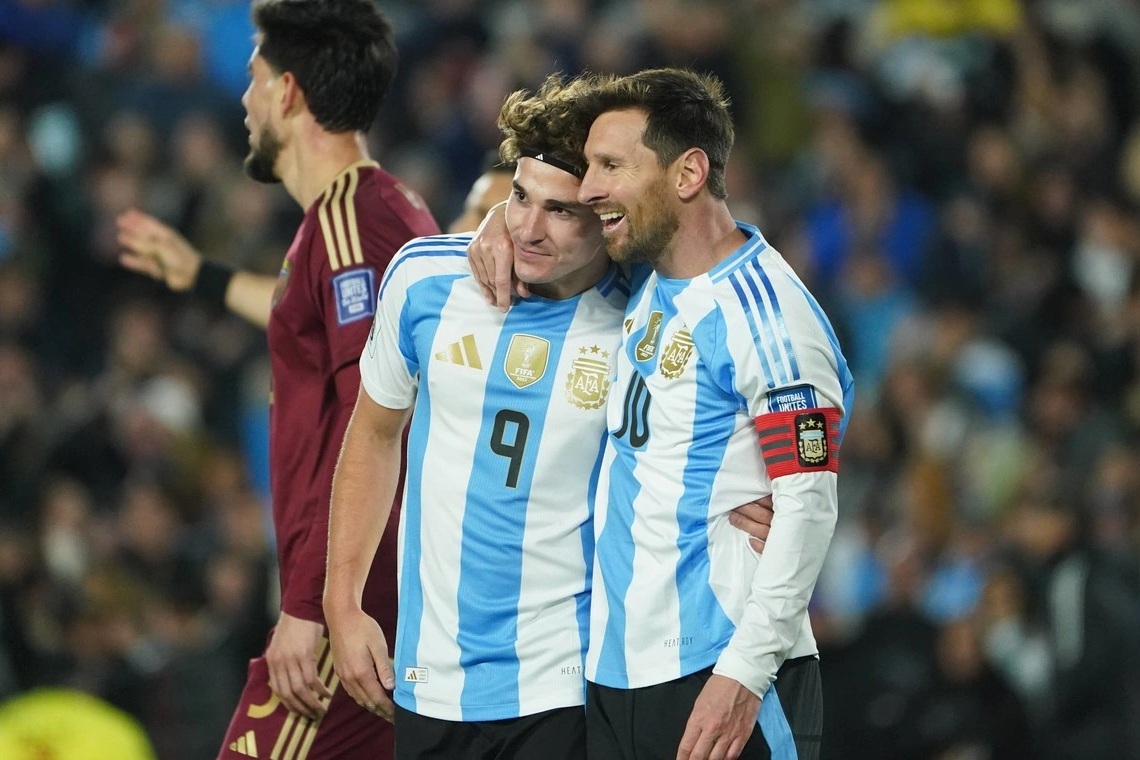 Lionel Messi bật khóc, tỏa sáng rực rỡ trong trận đấu cuối cùng ở Argentina - 2