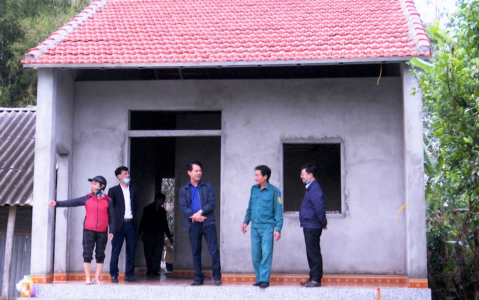 Giải ngân hàng chục tỷ đồng xây nhà chính sách cho người dân - 3 Giải ngân hàng chục tỷ đồng xây nhà chính sách cho người dân - 3