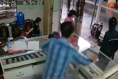 Hiểm họa khôn lường từ những cống thoát nước không có nắp đậy