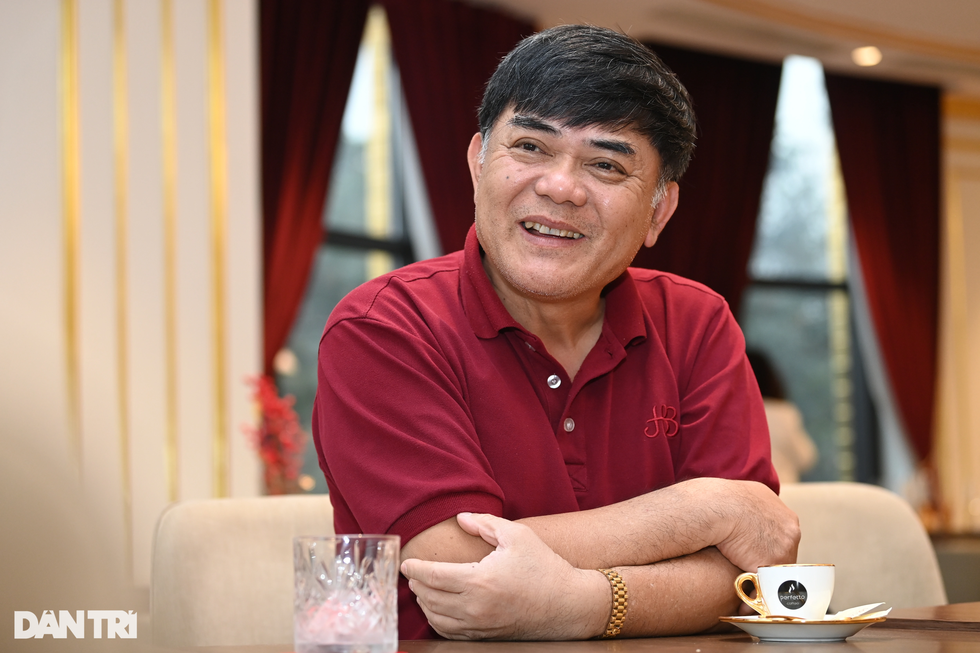 Đại gia Đường bia tiết lộ về số tiền để dát vàng khách sạn giữa Hà Nội - 3 Đại gia Đường bia tiết lộ về số tiền để dát vàng khách sạn giữa Hà Nội - 3