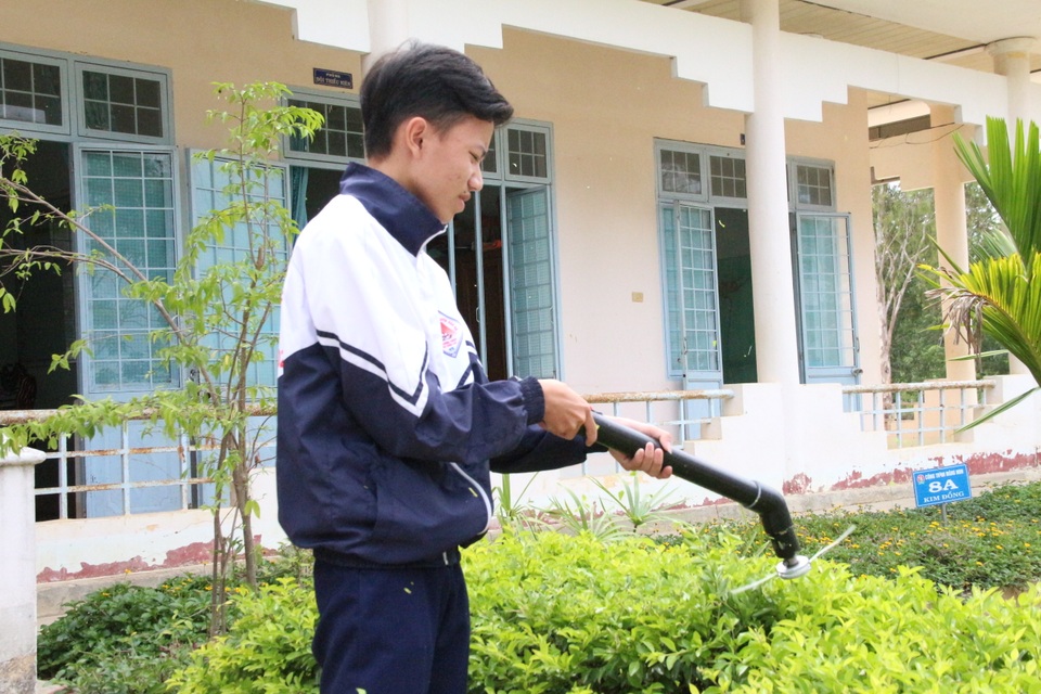 Học sinh vùng khó sáng tạo máy đa chức năng chạy bằng năng lượng mặt trời - 2 Học sinh vùng khó sáng tạo máy đa chức năng chạy bằng năng lượng mặt trời - 2