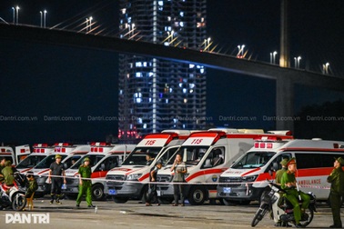 Đêm trắng mòn mỏi ngóng tin những nạn nhân cuối cùng vụ lật tàu du lịch