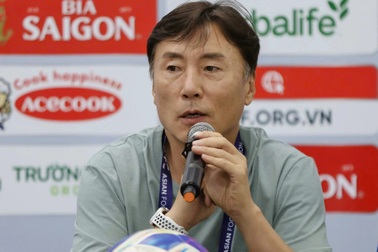 HLV Lào: "Tôi ấn tượng về sức mạnh của đội tuyển Việt Nam"