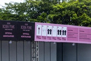 Đồ lưu niệm Blackpink ở sân Mỹ Đình có giá rẻ hơn tại Thái Lan, Singapore