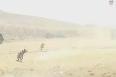 Vua Jordan cực ngầu, cầm súng tập trận cùng quân sĩ