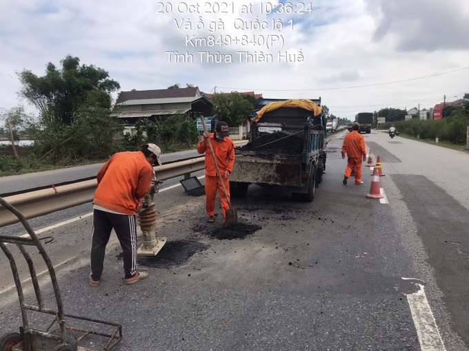 Cũng theo vị cán bộ quản lý tuyến đường này, việc sửa chữa Quốc lộ 1A được thực hiện theo TCCS 07:2013/TCĐBVN Tiêu chuẩn kỹ thuật bảo dưỡng thường xuyên đường bộ (Quyết định số 1682/QĐ-TCĐBVN, ngày 7/10/2013 của Tổng cục Đường bộ Việt Nam) với nhiều yêu cầu khắt khe, kỹ lưỡng