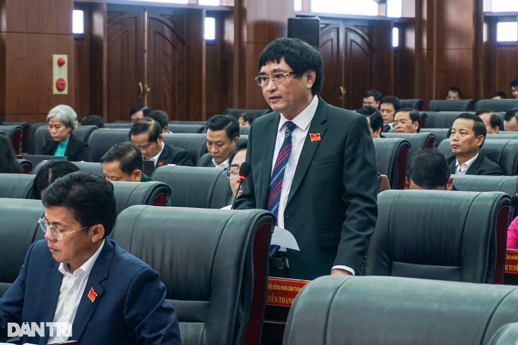 Đà Nẵng lo trường xuống cấp, nhiều bàn ghế có từ... thời bao cấp - 4 Đà Nẵng lo trường xuống cấp, nhiều bàn ghế có từ... thời bao cấp - 4