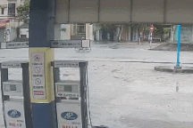 Xe máy sang đường không quan sát gây tai nạn liên hoàn