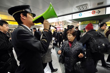 Sóng thần cao 1m ập vào đông bắc Nhật sau động đất 7,3 richter