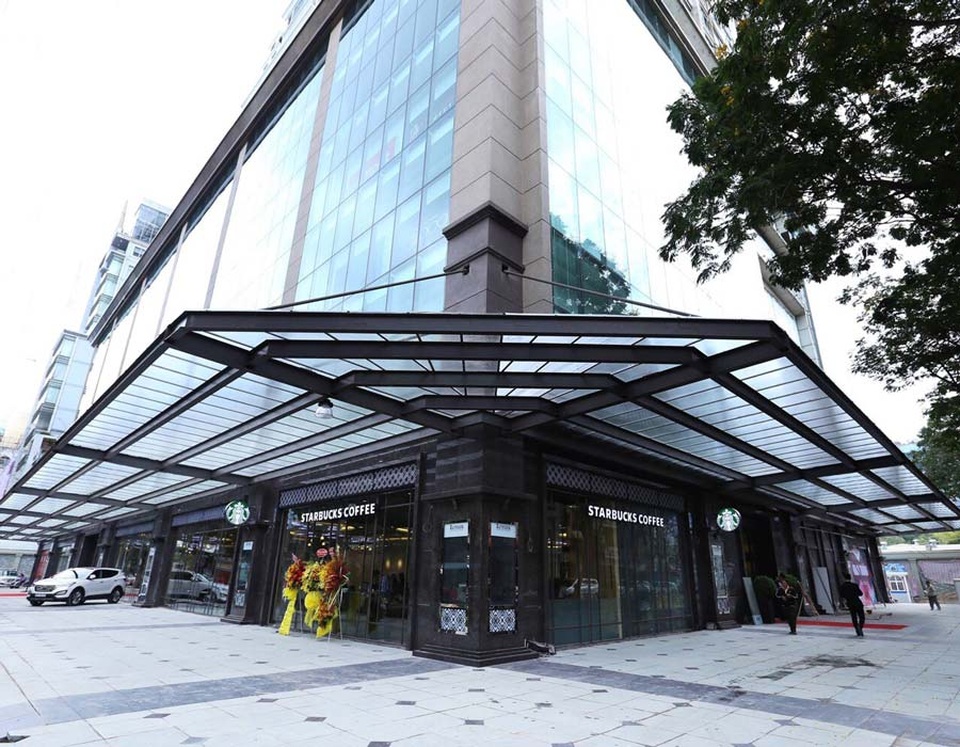 Léman Luxury trở thành sàn catwalk “sang chảnh” - 2