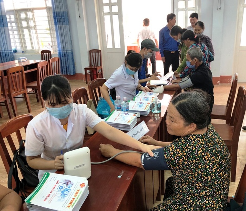 Bình Định: Khám bệnh, phát thuốc miễn phí cho người nghèo - 1 Bình Định: Khám bệnh, phát thuốc miễn phí cho người nghèo - 1