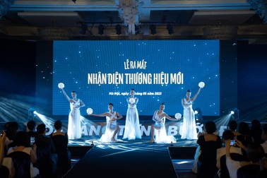 Hãng giày nữ Evashoes ra mắt bộ nhận diện thương hiệu mới