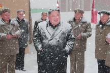 Ông Kim Jong-un đội tuyết thị sát nhà máy sau 2 tuần vắng bóng