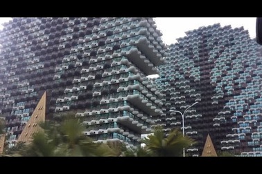 Khách sạn hình cây lạ mắt