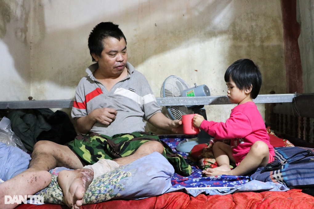 Tôi sống thế này làm khổ vợ, khổ con, chỉ thương con bé… - 5 Tôi sống thế này làm khổ vợ, khổ con, chỉ thương con bé… - 5