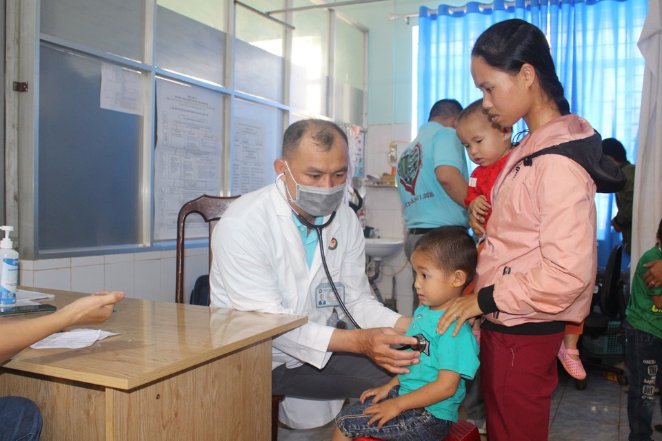 Hơn 1.200 trẻ em nghèo được khám sàng lọc, tầm soát tim miễn phí - 3