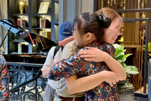 Mất hộ chiếu khi du lịch Việt Nam, vị khách Nhật bật khóc vì điều này