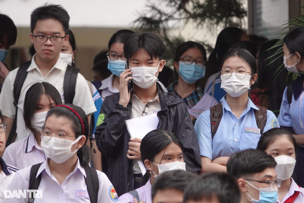Thí sinh TPHCM hào hứng đoán đề thi ngữ văn lớp 10, không dám học tủ - 1 Thí sinh TPHCM hào hứng đoán đề thi ngữ văn lớp 10, không dám học tủ - 1