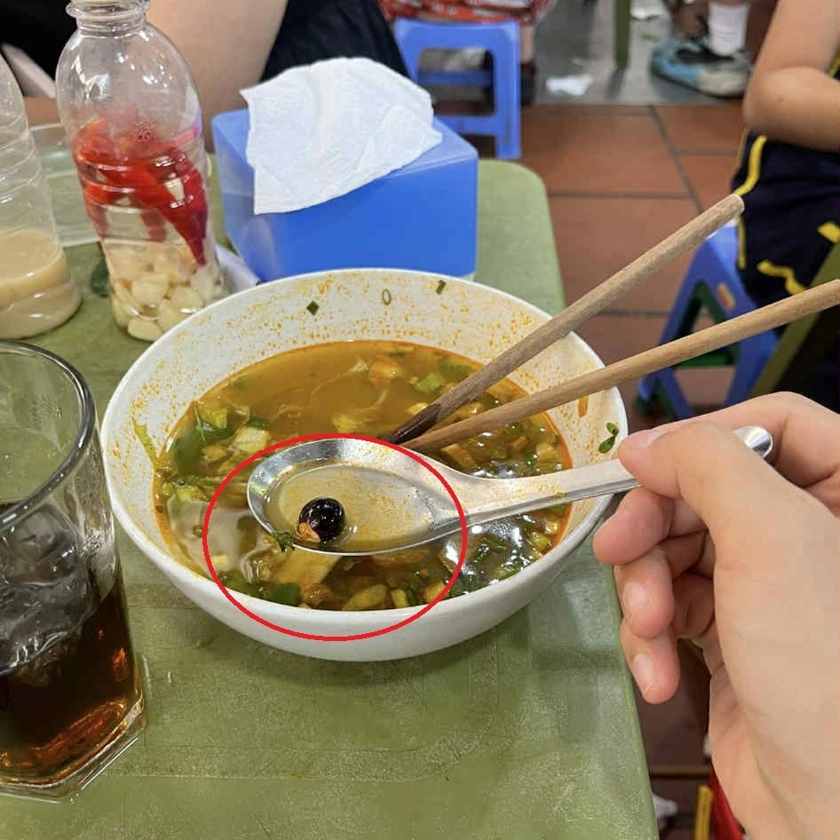 Hà Nội: Ăn bún riêu thấy hạt nhãn trong bát, khách bức xúc thái độ của quán - 1