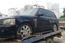 Cuối năm, nhiều chiếc xe sang tiền tỷ "bán hóa giá" vì chủ vỡ nợ