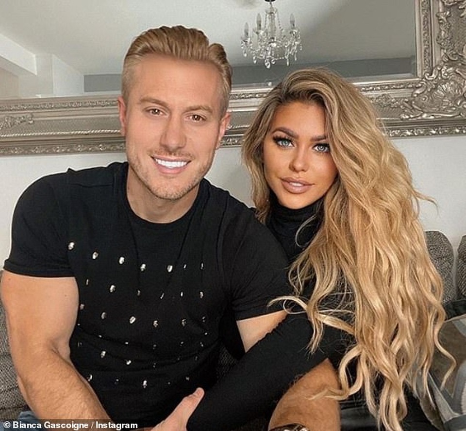 Bianca Gascoigne khoe ngực nảy nở khi chụp ảnh lịch - 6 Bianca Gascoigne khoe ngực nảy nở khi chụp ảnh lịch - 6