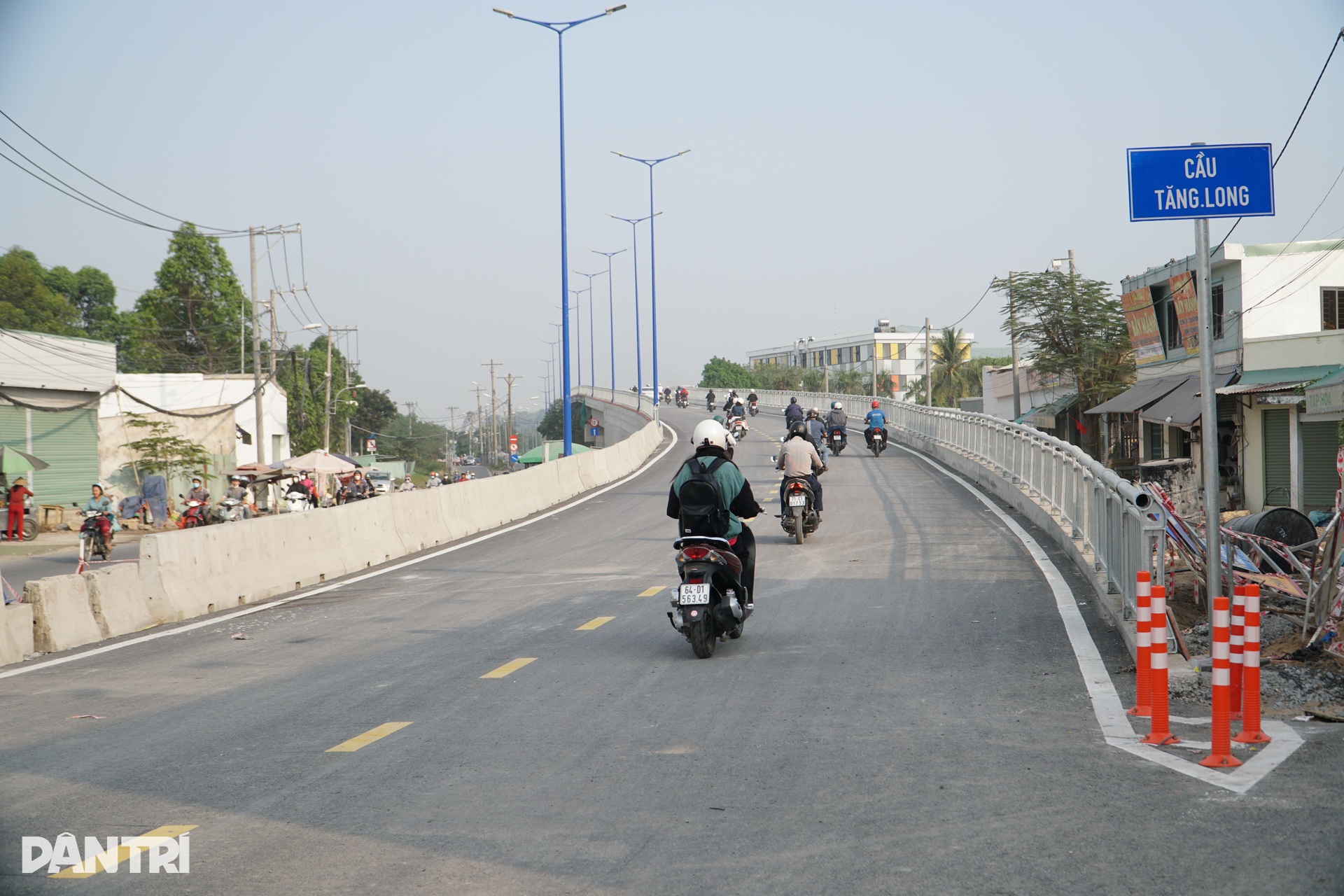 Thông xe một nhánh cầu Tăng Long ở TPHCM, người dân hy vọng hết cảnh kẹt xe - 2 Thông xe một nhánh cầu Tăng Long ở TPHCM, người dân hy vọng hết cảnh kẹt xe - 2