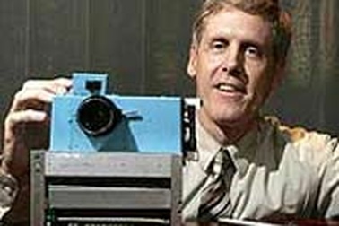 Máy ảnh số ra đời từ công nghệ băng từ