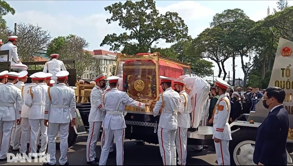 Nguyên Phó Thủ tướng Trương Vĩnh Trọng về nơi an nghỉ cuối cùng - 8 Nguyên Phó Thủ tướng Trương Vĩnh Trọng về nơi an nghỉ cuối cùng - 8