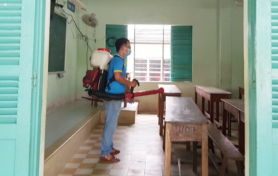Khánh Hòa bắt đầu sát khuẩn trường học trước ngày thi tốt nghiệp THPT - 3 Khánh Hòa bắt đầu sát khuẩn trường học trước ngày thi tốt nghiệp THPT - 3