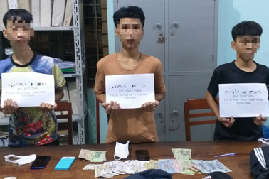 3 học sinh cướp tiền của người phụ nữ ghi số đề