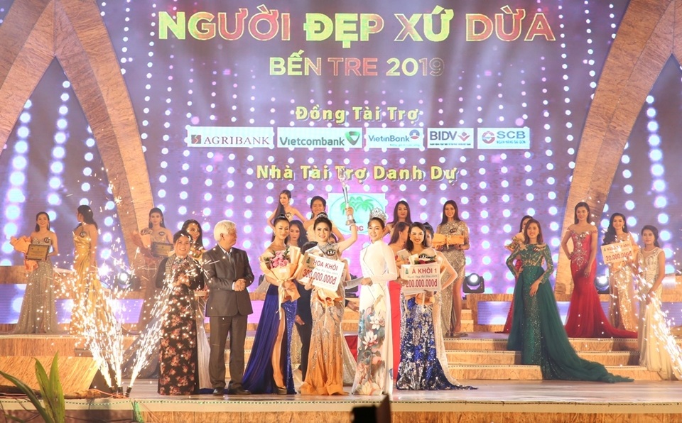 Cô gái Bến Tre đoạt giải cao nhất cuộc thi “Người đẹp xứ dừa” - 1 Cô gái Bến Tre đoạt giải cao nhất cuộc thi “Người đẹp xứ dừa” - 1
