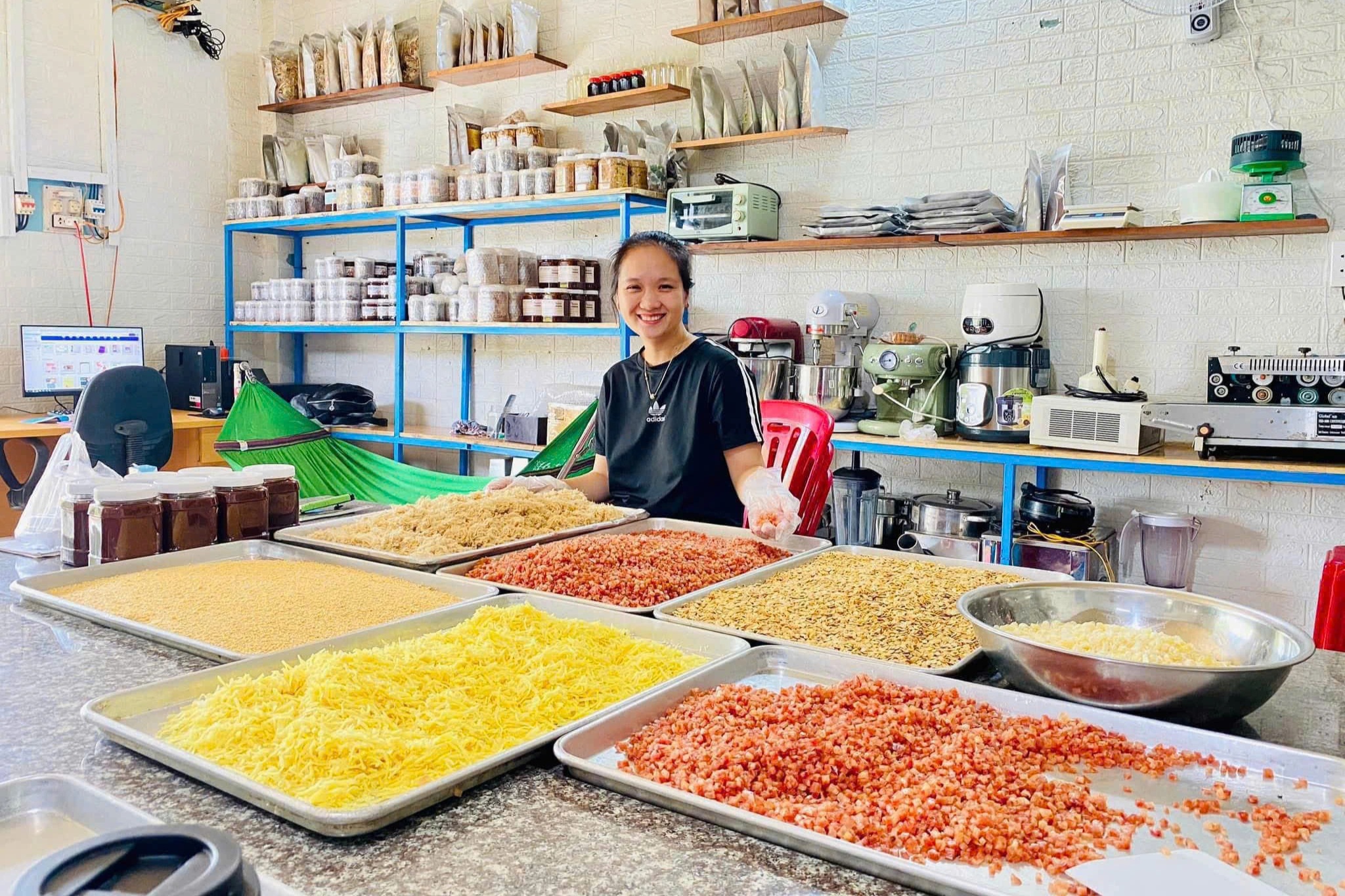 Mẹ bỉm dám bỏ việc nhà nước ổn định, mở tiệm bánh doanh thu 4 tỷ đồng/năm - 3 Mẹ bỉm dám bỏ việc nhà nước ổn định, mở tiệm bánh doanh thu 4 tỷ đồng/năm - 3