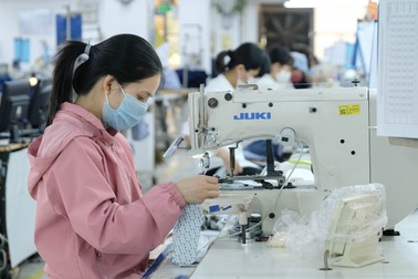 Hướng hỗ trợ hiệu quả với công nhân dệt may trong thời điểm khó khăn