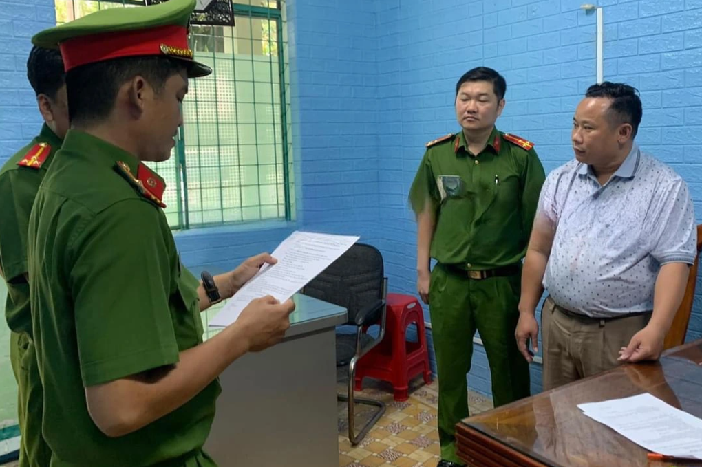 Bắt giám đốc công ty bất động sản chiếm đoạt tiền của khách hàng - 1 Bắt giám đốc công ty bất động sản chiếm đoạt tiền của khách hàng - 1