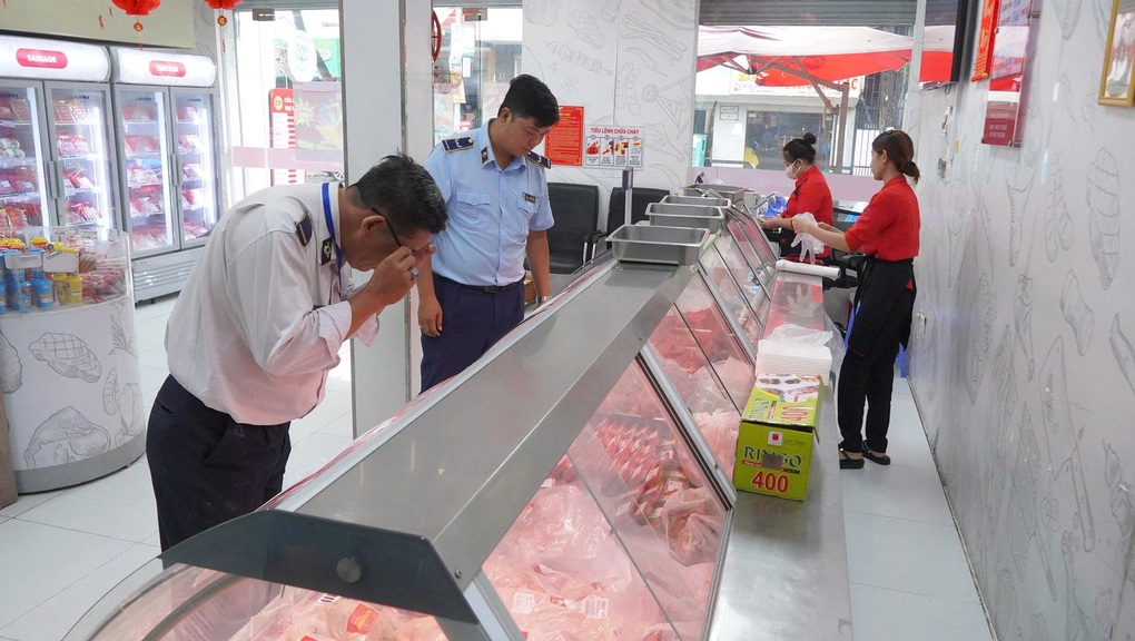 Kiểm tra cửa hàng kinh doanh thịt heo của Công ty C.P. ở Cần Thơ - 1