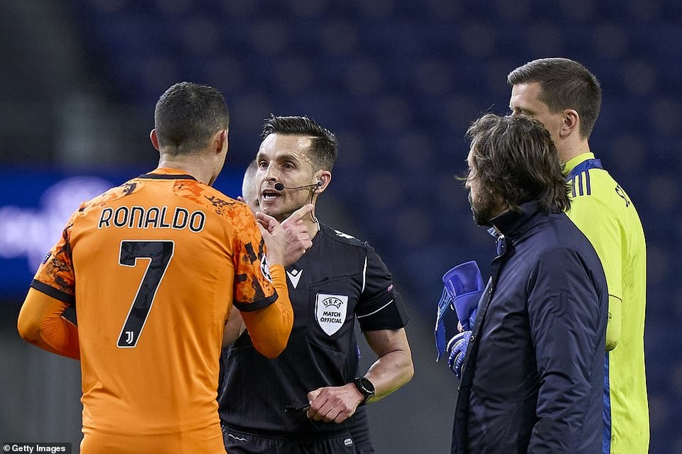 C.Ronaldo nổi giận lôi đình sau khi bị từ chối phạt đền - 3 C.Ronaldo nổi giận lôi đình sau khi bị từ chối phạt đền - 3