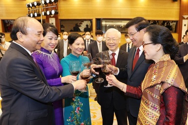 Chiêu đãi trọng thể chào mừng Tổng Bí thư, Chủ tịch nước Lào và Phu nhân